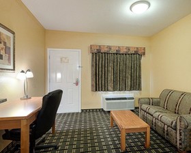 Econo Lodge Inn & Suites