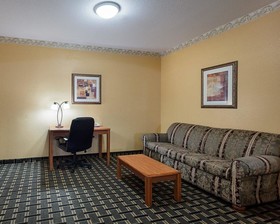 Econo Lodge Inn & Suites