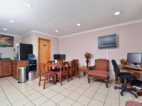 Americas Best Value Inn - Indianola