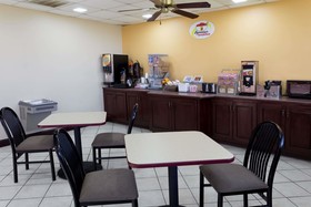 Super 8 by Wyndham Indianola