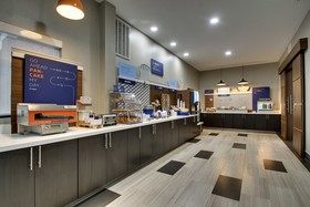 Holiday Inn Express & Suites Laurel