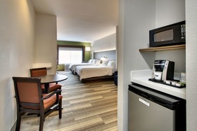 Holiday Inn Express & Suites Laurel