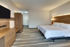 Holiday Inn Express & Suites Laurel