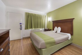 Motel 9 Meridian