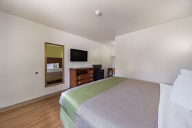 Motel 9 Meridian