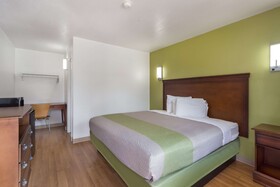 Motel 9 Meridian