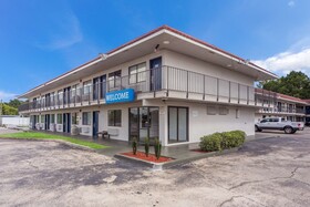 Motel 9 Meridian