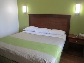 Motel 9 Meridian