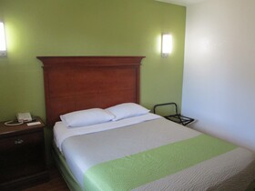 Motel 9 Meridian