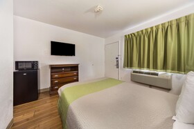 Motel 9 Meridian