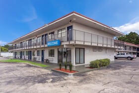 Motel 9 Meridian