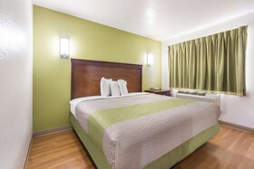 Motel 9 Meridian
