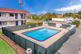 Motel 9 Meridian