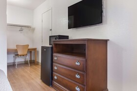 Motel 9 Meridian