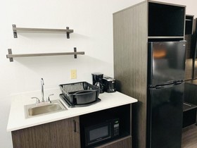 Studio 6 Meridian