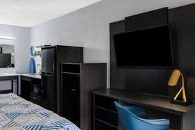 Studio 6 Meridian