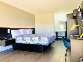 Studio 6 Meridian