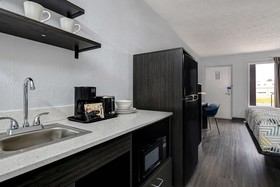 Studio 6 Meridian