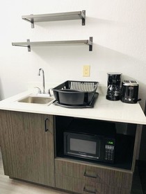 Studio 6 Meridian