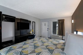 Studio 6 Meridian