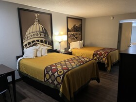 Super 8 by Wyndham Meridian