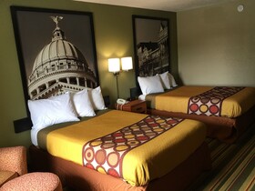 Super 8 by Wyndham Meridian