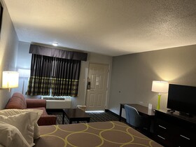 Super 8 by Wyndham Meridian