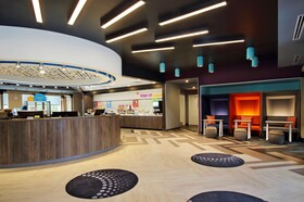 Tru by Hilton Meridian