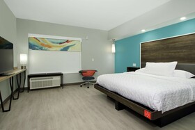 Tru by Hilton Meridian