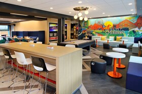 Tru by Hilton Meridian