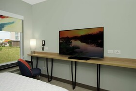 Tru by Hilton Meridian