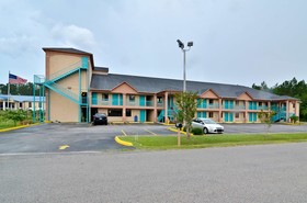 Super 8 By Wyndham Moss Point