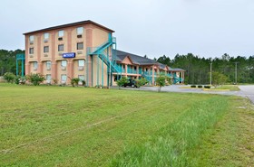 Super 8 By Wyndham Moss Point