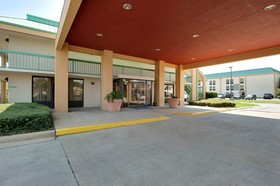 Best Western Flagship Inn