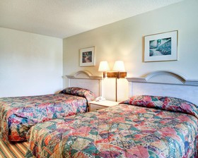 Econo Lodge Pearl
