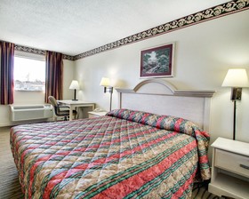 Econo Lodge Pearl