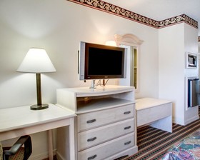 Econo Lodge Pearl