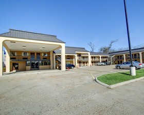 Econo Lodge Pearl