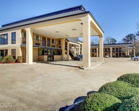 Econo Lodge Pearl