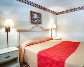 Econo Lodge Pearl