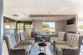 La Quinta Inn & Suites by Wyndham Jackson Airport