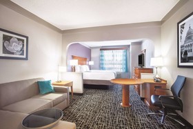 La Quinta Inn & Suites by Wyndham Jackson Airport