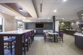 La Quinta Inn & Suites by Wyndham Jackson Airport