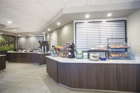La Quinta Inn & Suites by Wyndham Jackson Airport