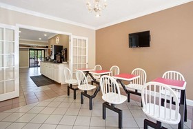 Super 8 by Wyndham Pearl/Jackson/East
