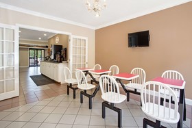 Super 8 by Wyndham Pearl/Jackson/East