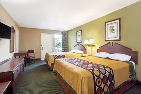 Super 8 by Wyndham Pearl/Jackson/East