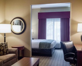 Russell Inn and Suites
