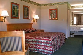 Days Inn & Suites by Wyndham Starkville