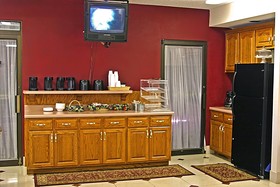 Days Inn & Suites by Wyndham Starkville